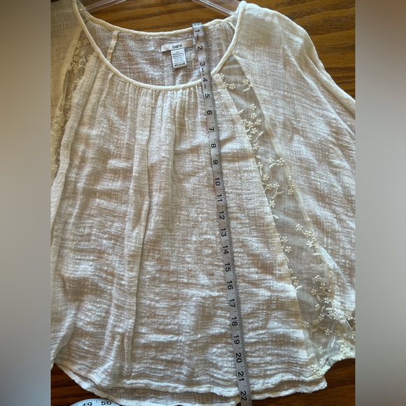 Gauzy butterfly sleeve top - Picture 5 of 9